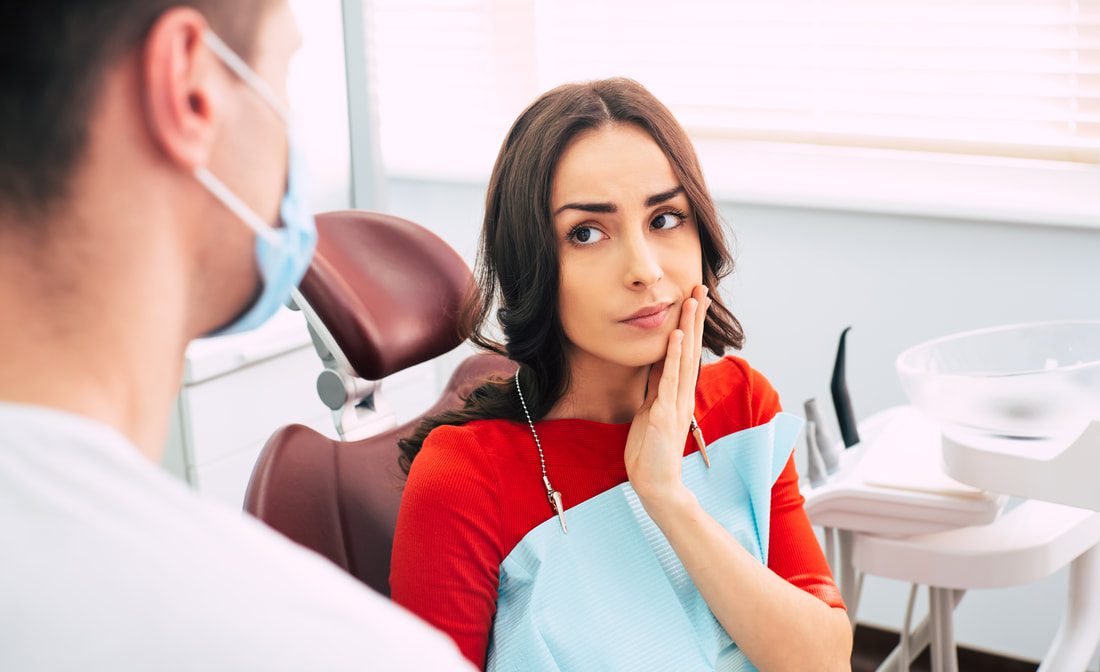 Woman with Hurting Tooth | Toothache Lakeland, FL